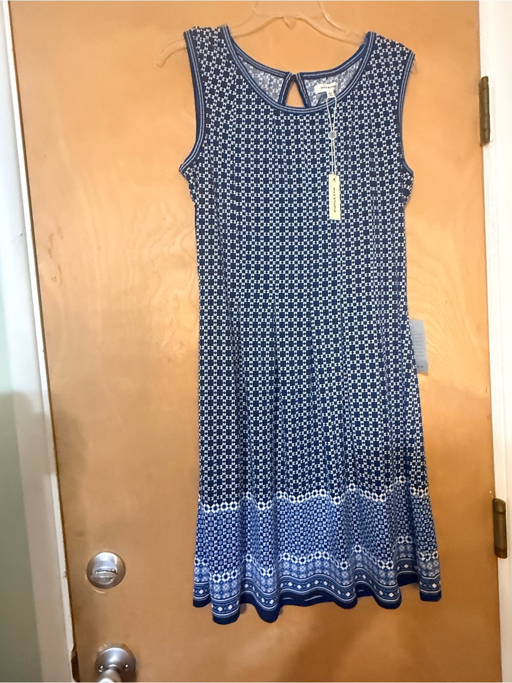 Max Studio Navy and White Patterned Sleeveless Midi Dress - Picture 4 of 9
